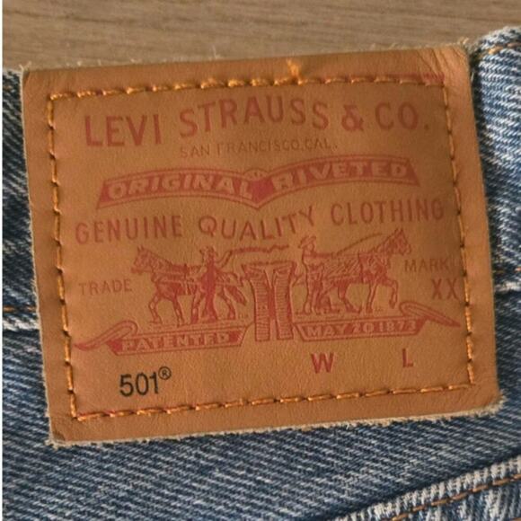 Levi's 501 Demin Shorts Button Fly Ladies W32 - Picture 6 of 9